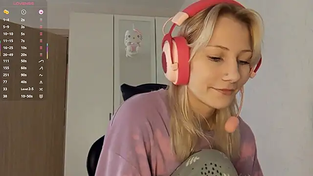 Snapshot of KandaceMassanelli chatting on October 10, 2025, 8:48 am KandaceMassanelli online show from October 10, 2025, 8:48 am