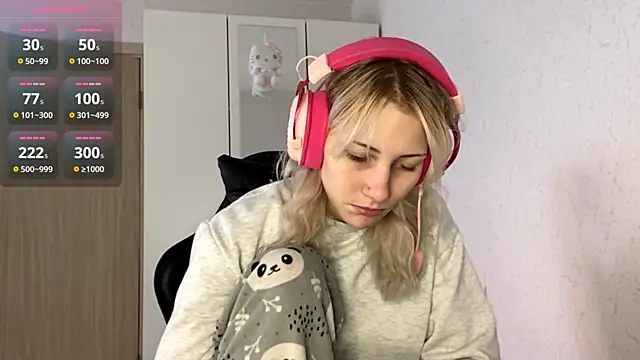 Snapshot of KandaceMassanelli chatting on October 17, 2025, 9:23 am KandaceMassanelli online show from October 17, 2025, 9:23 am