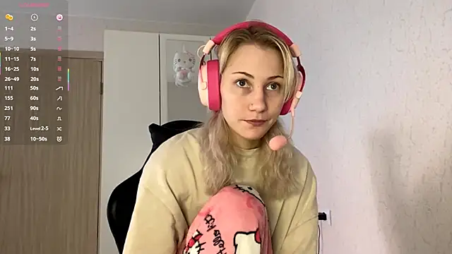 Snapshot of KandaceMassanelli chatting on October 13, 2025, 8:49 am KandaceMassanelli online show from October 13, 2025, 8:49 am