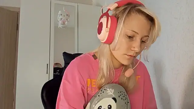 Snapshot of KandaceMassanelli chatting on October 11, 2025, 8:26 am KandaceMassanelli online show from October 11, 2025, 8:26 am