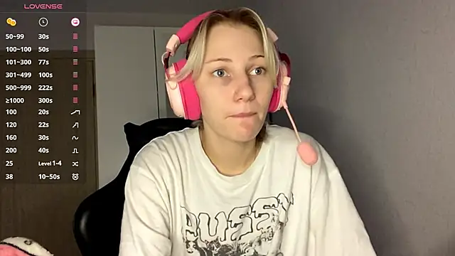 Snapshot of KandaceMassanelli chatting on October 20, 2025, 8:26 am KandaceMassanelli online show from October 20, 2025, 8:26 am