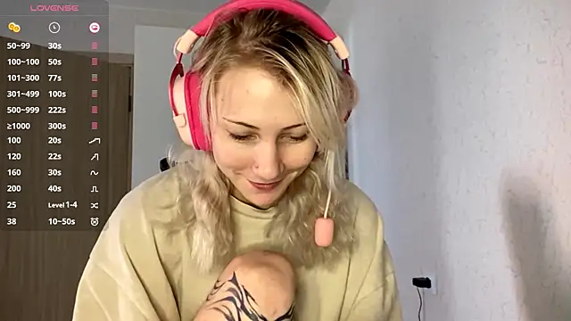 Snapshot of KandaceMassanelli chatting on October 22, 2025, 8:14 am KandaceMassanelli online show from October 22, 2025, 8:14 am