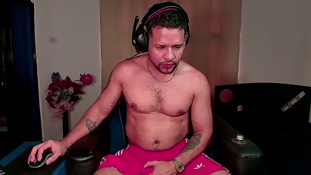 Snapshot of LucasGaeel chatting on December 20, 2025, 1:03 pm LucasGaeel online show from December 20, 2025, 1:03 pm