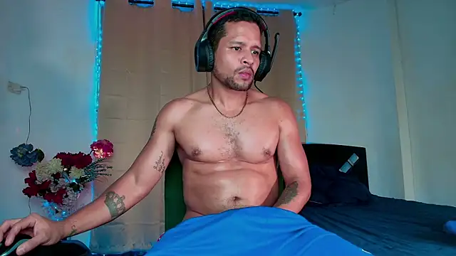 LucasGaeel online show from October 12, 2025, 4:58 am