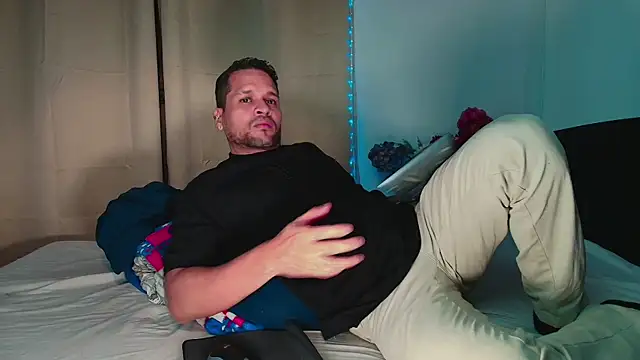 Snapshot of LucasGaeel chatting on January 11, 2026, 6:53 am LucasGaeel online show from January 11, 2026, 6:53 am