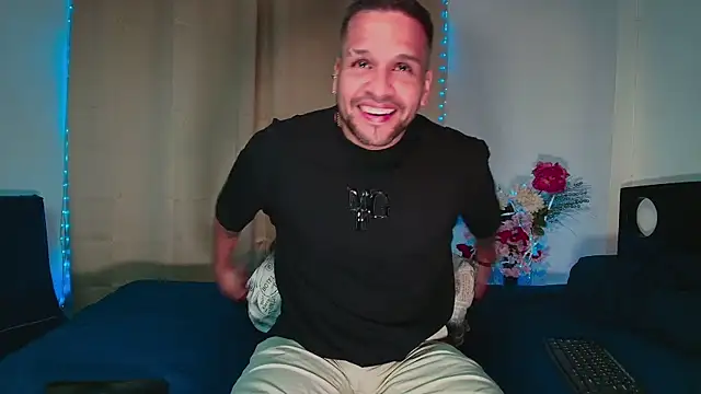 LucasGaeel online show from January 16, 2026, 4:49 am