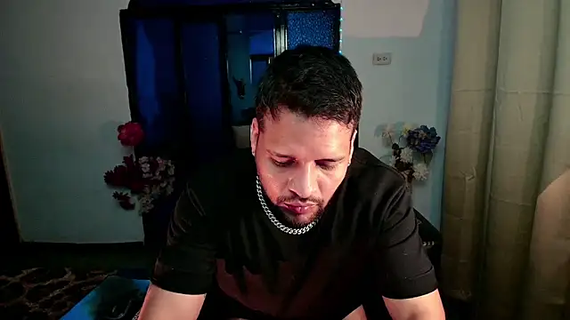 LucasGaeel online show from May 17, 2026, 3:39 am