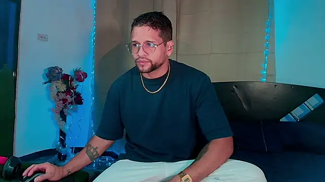 LucasGaeel online show from October 9, 2025, 12:22 am