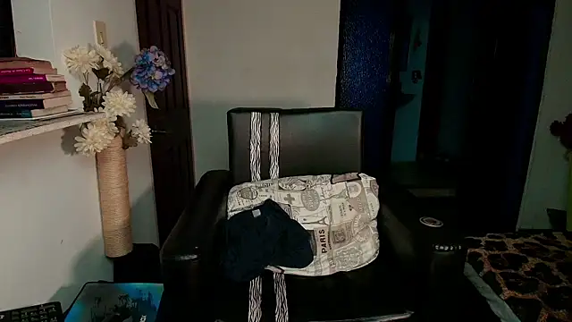 LucasGaeel online show from May 12, 2026, 2:52 am