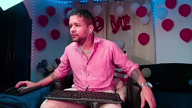 LucasGaeel online show from February 15, 2026, 4:24 am