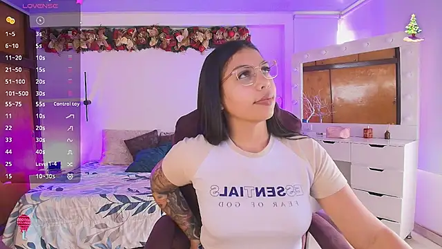 kloe28 online show from December 21, 2025, 7:37 pm