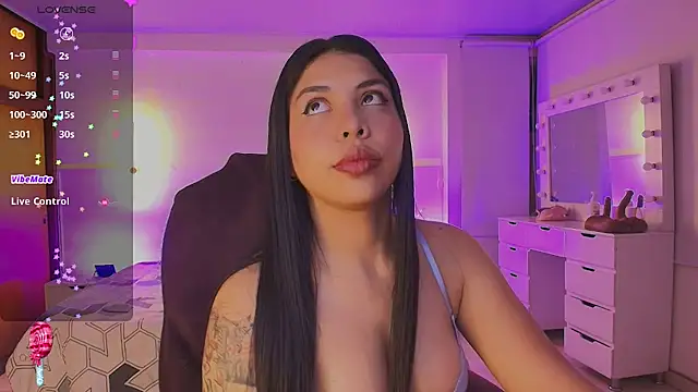 kloe28 online show from May 13, 2026, 3:35 am