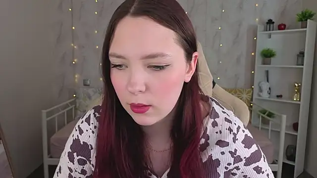 Monica  Queen online show from May 15, 2026, 5:27 am