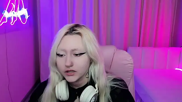 Snapshot of JuliaSharkk chatting on October 1, 2025, 8:57 pm JuliaSharkk online show from October 1, 2025, 8:57 pm