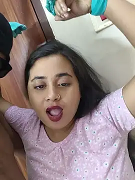 Love Queen11 online show from July 18, 2026, 4:26 pm