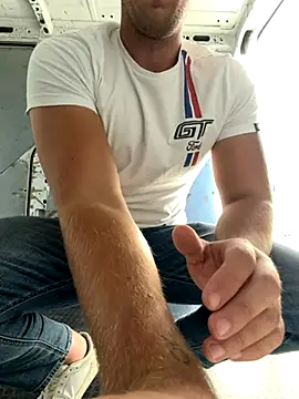 Italianofirenze online show from October 8, 2025, 3:13 pm