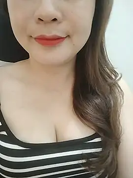 Snapshot of Girl_Shy2000 chatting on May 15, 2026, 6:44 am Girl Shy2000 online show from May 15, 2026, 6:44 am