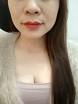 Girl Shy2000 online show from December 18, 2025, 5:23 am