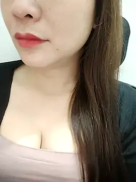 Girl Shy2000 online show from December 17, 2025, 5:18 pm