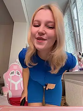 Snapshot of Crystal_Neko chatting on November 20, 2025, 12:17 pm Crystal Neko online show from November 20, 2025, 12:17 pm