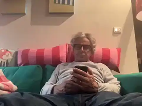 chtentation online show from September 30, 2025, 7:31 pm