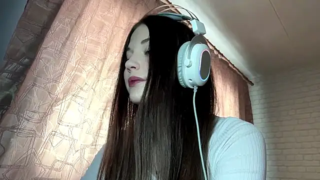 Snapshot of Tyrira_glow chatting on September 27, 2025, 11:38 am Tyrira glow online show from September 27, 2025, 11:38 am