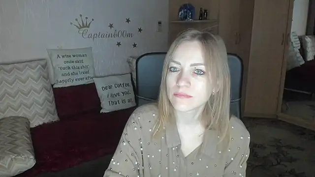 Tiffany Bates online show from November 16, 2025, 3:44 am