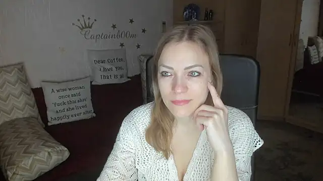 Tiffany Bates online show from November 27, 2025, 3:29 am