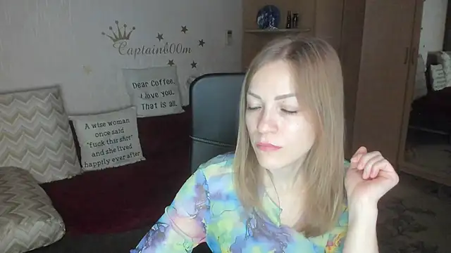 Tiffany Bates online show from November 22, 2025, 3:49 am