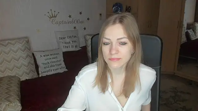 Tiffany Bates online show from December 15, 2025, 3:34 am