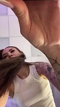 Snapshot of Luna_Olsen chatting on February 12, 2026, 4:23 am Luna Olsen online show from February 12, 2026, 4:23 am