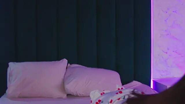 Luna Olsen online show from March 8, 2026, 5:11 am