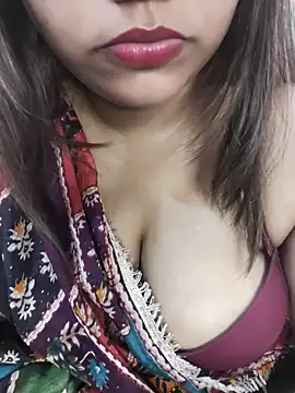 Miss Rose   online show from November 3, 2025, 6:18 am