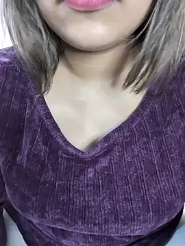 Miss Rose   online show from November 3, 2025, 6:22 pm