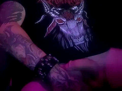 Snapshot of Sinner___ chatting on October 25, 2025, 12:32 am Sinner online show from October 25, 2025, 12:32 am