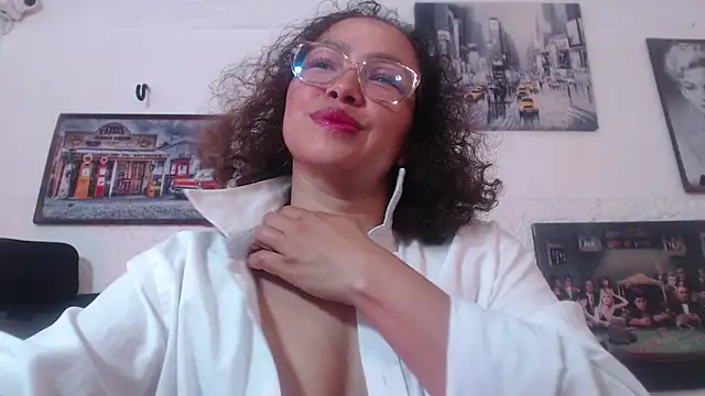 Snapshot of venus_lov9 chatting on October 7, 2025, 10:49 am venus lov9 online show from October 7, 2025, 10:49 am