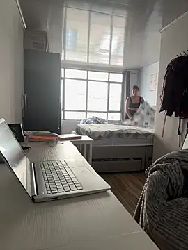 anna evans09 online show from November 10, 2025, 5:51 pm