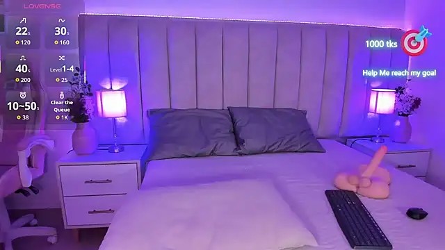 Snapshot of EllaaThorne chatting on March 6, 2026, 10:49 pm EllaaThorne online show from March 6, 2026, 10:49 pm