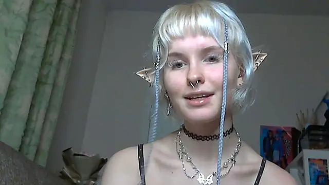 Snapshot of Paradoxy_ chatting on December 21, 2025, 8:42 pm Paradoxy online show from December 21, 2025, 8:42 pm