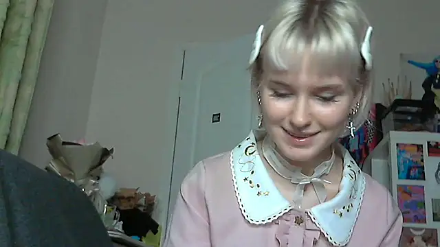 Snapshot of Paradoxy_ chatting on December 1, 2025, 8:42 pm Paradoxy online show from December 1, 2025, 8:42 pm