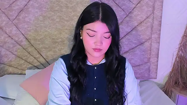 Snapshot of EmmaBlossom chatting on January 14, 2026, 12:42 pm EmmaBlossom online show from January 14, 2026, 12:42 pm