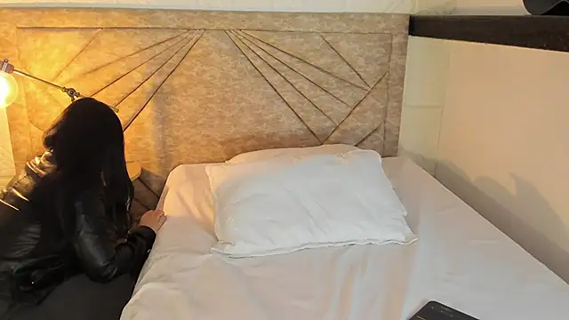 Snapshot of EmmaBlossom chatting on March 27, 2026, 12:39 pm EmmaBlossom online show from March 27, 2026, 12:39 pm