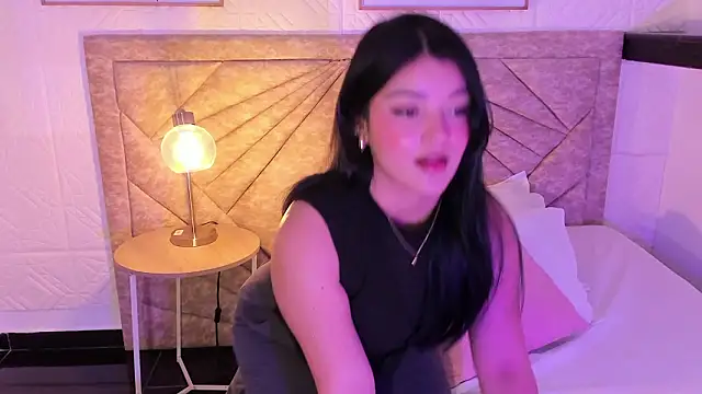 Snapshot of EmmaBlossom chatting on March 4, 2026, 1:52 pm EmmaBlossom online show from March 4, 2026, 1:52 pm