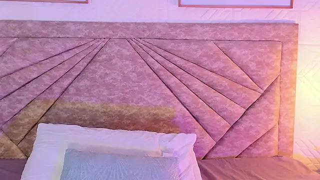 Snapshot of EmmaBlossom chatting on February 11, 2026, 1:22 pm EmmaBlossom online show from February 11, 2026, 1:22 pm