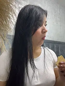 Snapshot of EmmaBlossom chatting on February 18, 2026, 1:18 pm EmmaBlossom online show from February 18, 2026, 1:18 pm