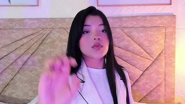 Snapshot of EmmaBlossom chatting on February 1, 2026, 12:36 pm EmmaBlossom online show from February 1, 2026, 12:36 pm