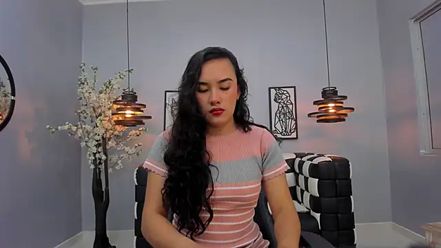 Snapshot of Kira_Naughty chatting on October 1, 2025, 11:36 am Kira Naughty online show from October 1, 2025, 11:36 am