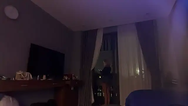 Miravynn online show from February 21, 2026, 5:37 pm