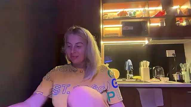 Miravynn online show from February 20, 2026, 4:53 pm