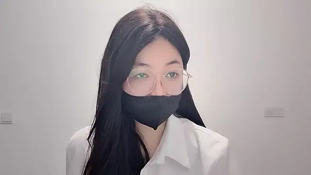 xinyin6666 online show from May 18, 2026, 8:13 pm